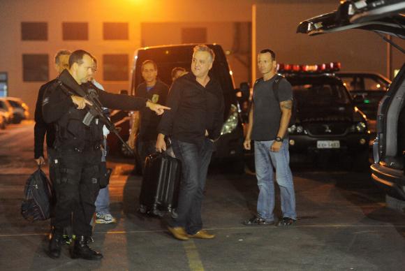 Preso na Operação Saqueador, Carlinhos Cachoeira estava preso em Bangu 8, com os empresários Fern<script type=