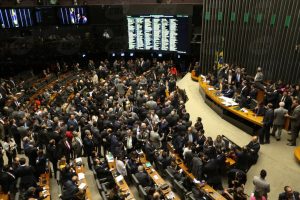 Brasília - O deputado Rodrigo Maia (DEM-RJ), com 120 votos, e o deputado Rogério Rosso (PSD-DF), com 106 votos, disputarão o segundo turno da eleição para presidente da Câmara dos Deputados(Fabio Rodrigues Pozzebom/Agência Brasil)