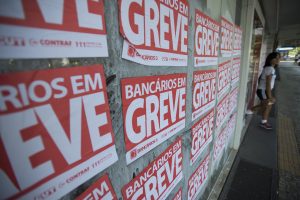 735549434-greve-bancarios