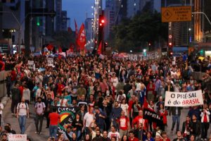 05/09/2016- Manifestantes protestam contra Michel Temer na avenida Paulista, São Paulo. Foto:roberto Parizotti- CUT